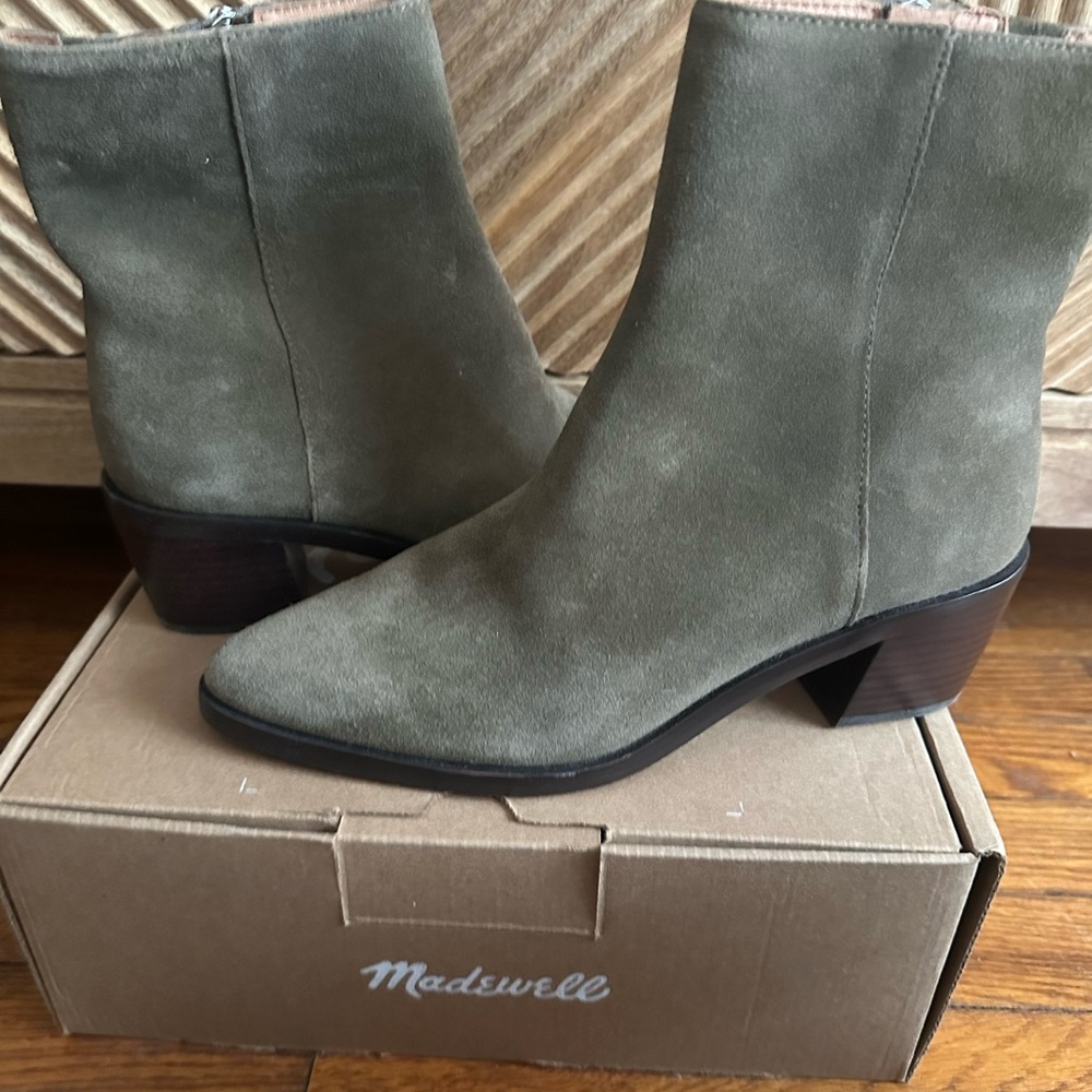 Madewell Darcy Women's Olive Suede Ankle Boots size 9